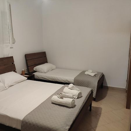Kolagji Rooms Lukove Luaran gambar