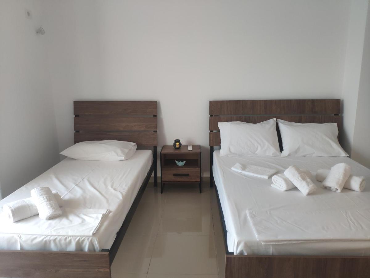 Kolagji Rooms Lukove Luaran gambar