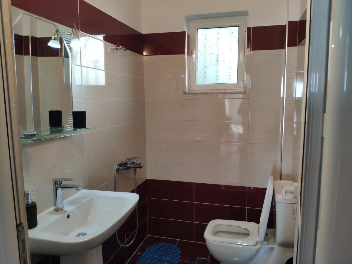 Kolagji Rooms Lukove Luaran gambar