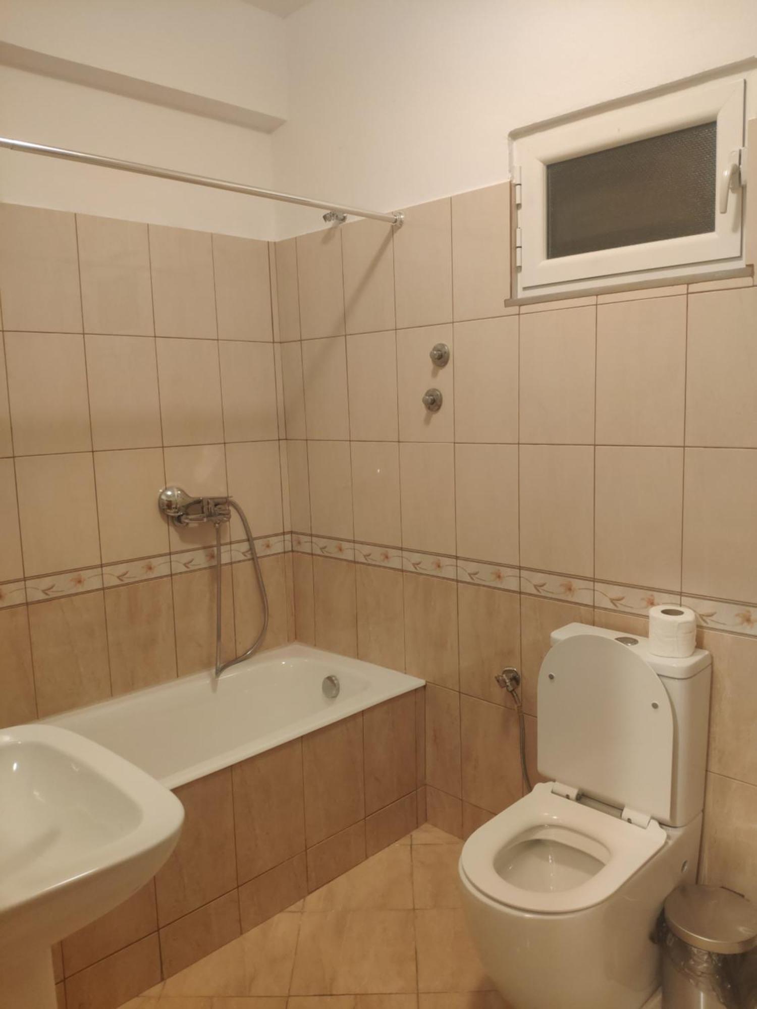 Kolagji Rooms Lukove Luaran gambar