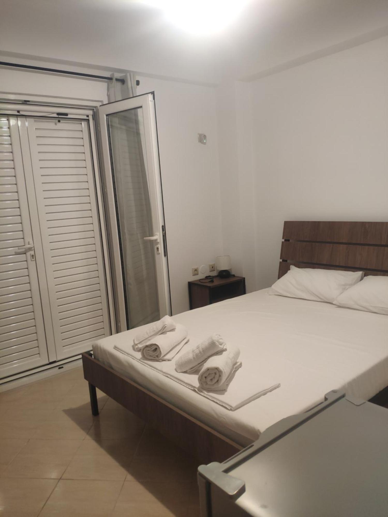 Kolagji Rooms Lukove Luaran gambar