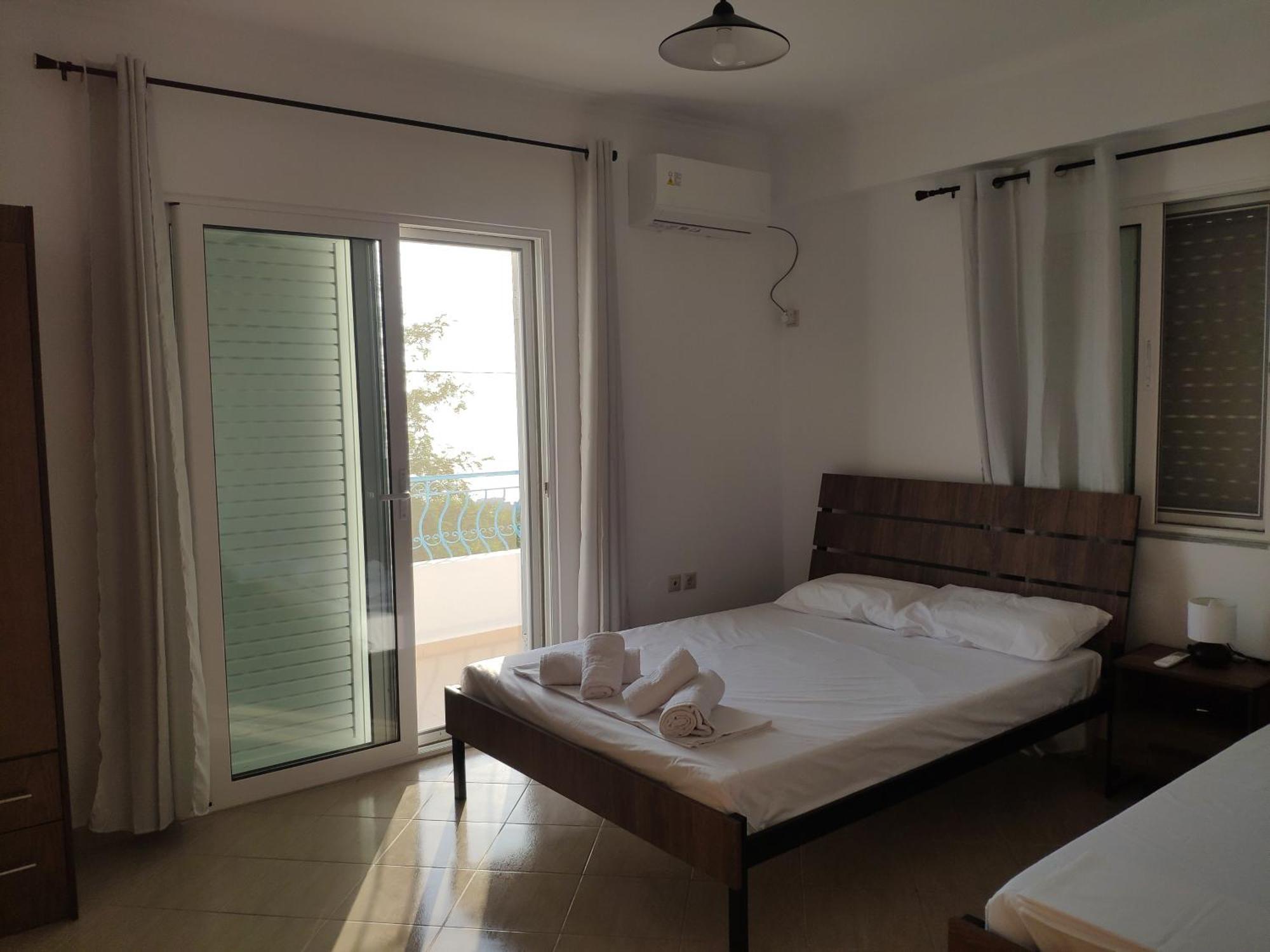 Kolagji Rooms Lukove Luaran gambar