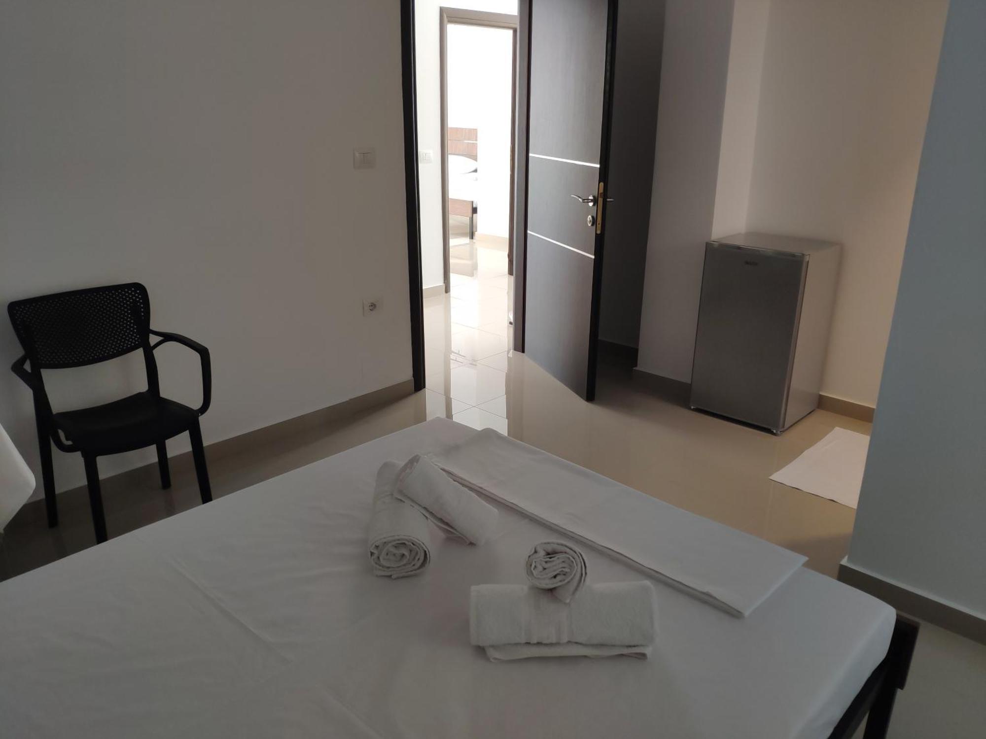 Kolagji Rooms Lukove Luaran gambar