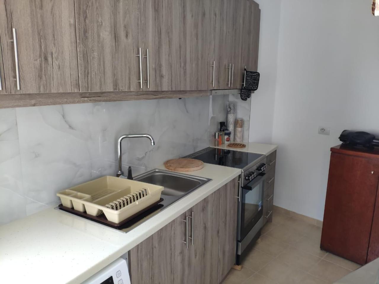 Kolagji Rooms Lukove Luaran gambar